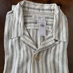 Banana Republic - Textured Camp Shirt - L